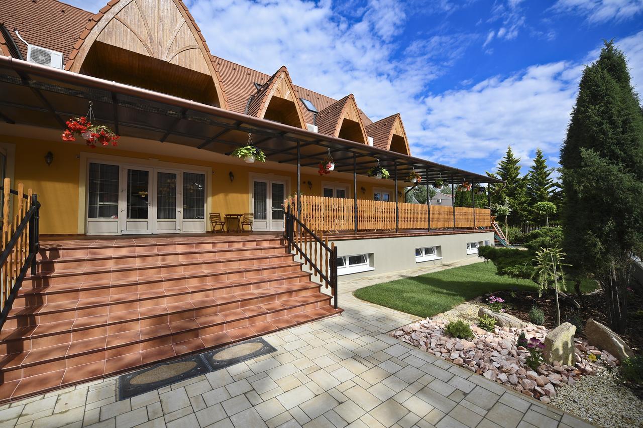 Rajna Villabridge&Spa Bogács Buitenkant foto